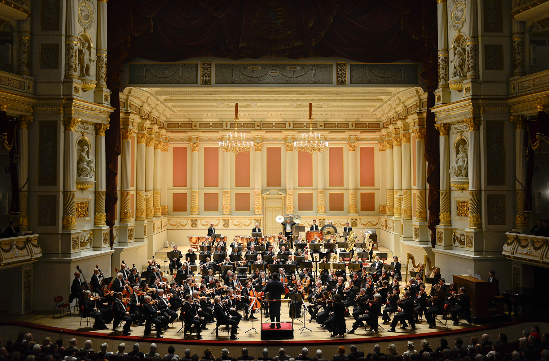 Sächsische Staatskapelle Dresden im Konzertsaal auf der Bühne der Semperoper